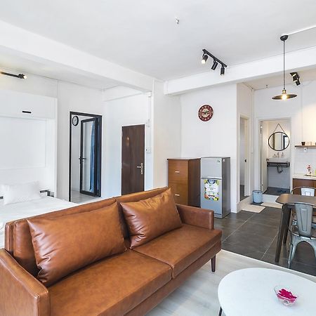 Scandinavian Apartment With Balcony In Bui Vien Хошимин Экстерьер фото