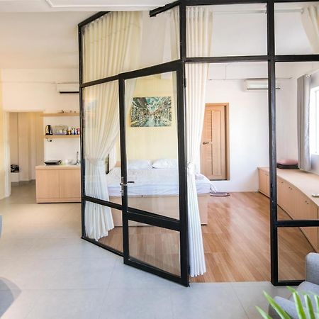 Scandinavian Apartment With Balcony In Bui Vien Хошимин Экстерьер фото